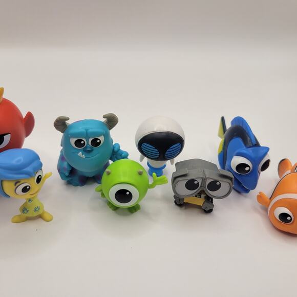 2020 Disney Pixar Minis 9 Character Toy lot-Sully, Mike, Nemo, Dory, WallE, Joy - Picture 5 of 9